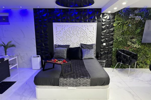 love-room-lyon-diapo-01-min love-room-lyon-diapo-01-min