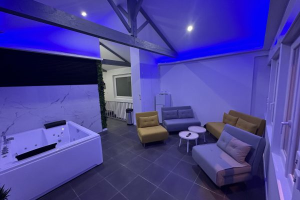 appartement-jacuzzi-lyon-love-room-01 appartement-jacuzzi-lyon-love-room-01