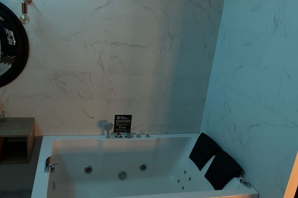 suite-jacuzzi-lyon-love-room-borabora-3 suite-jacuzzi-lyon-love-room-borabora-3