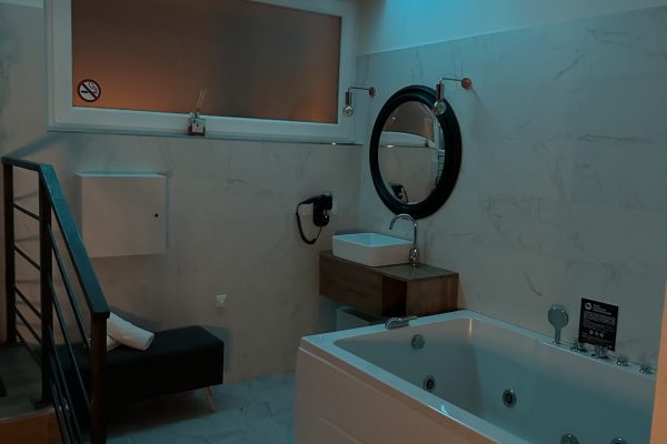 suite-jacuzzi-lyon-love-room-borabora-8 suite-jacuzzi-lyon-love-room-borabora-8